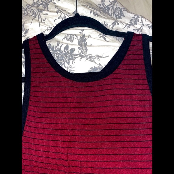 🌼🌼🌼🌼Super Soft Tank Top - Picture 3 of 4